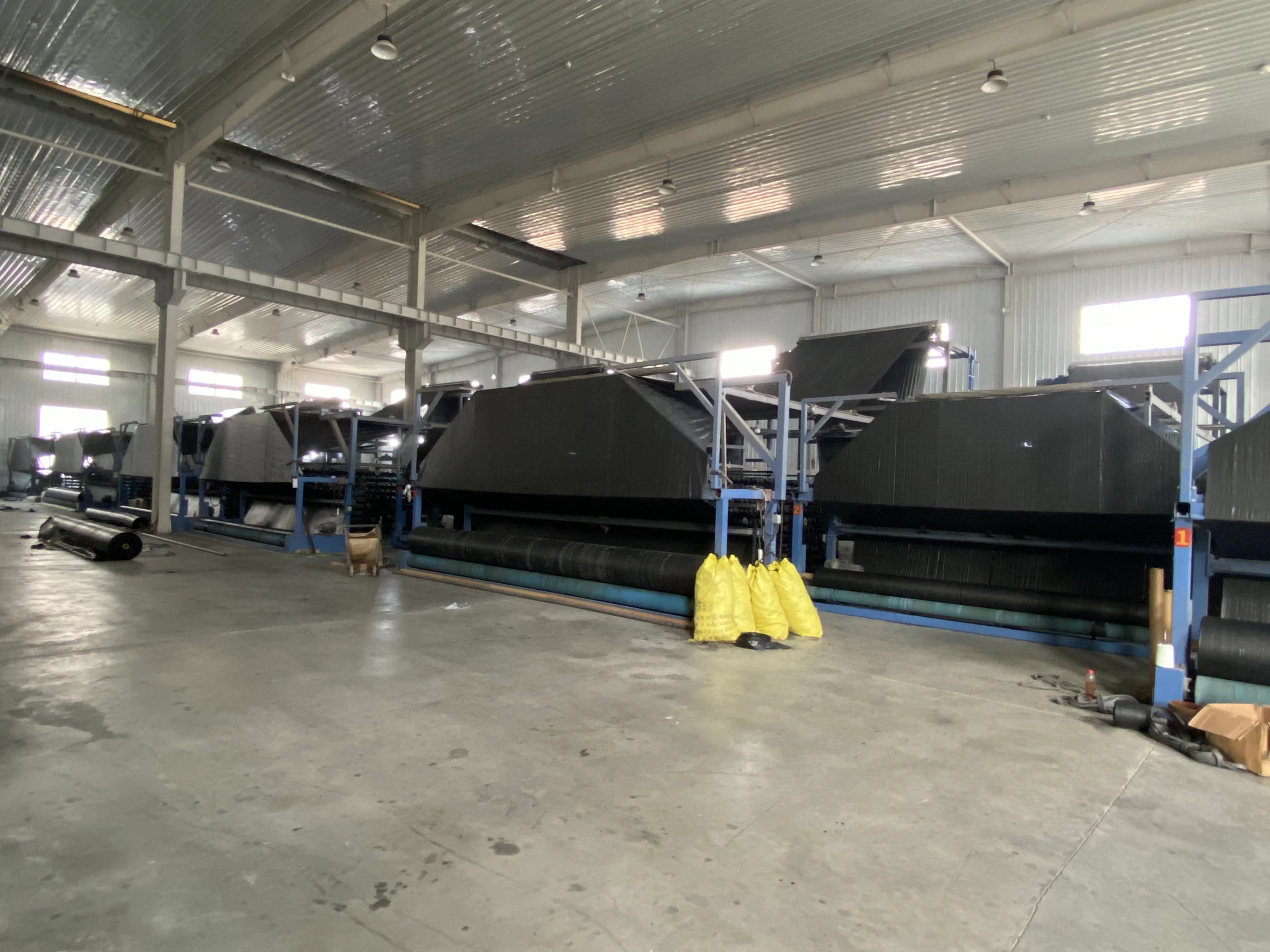 防草布生產(chǎn)設備